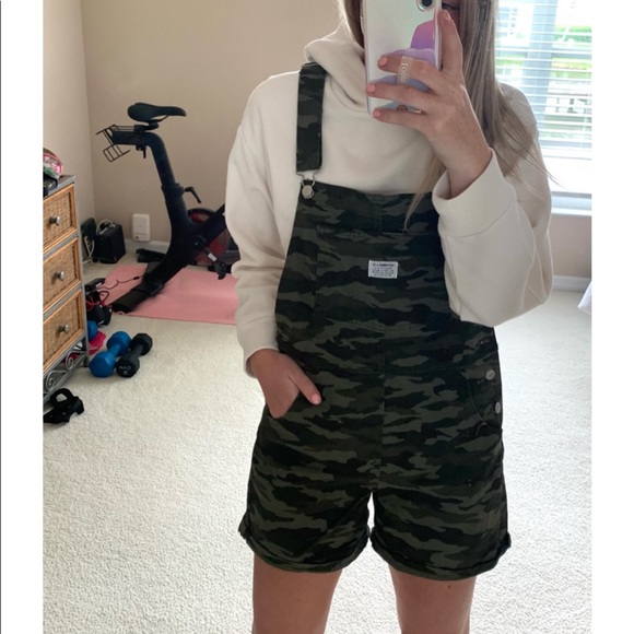Levi's Pants - Levi camo overalls
